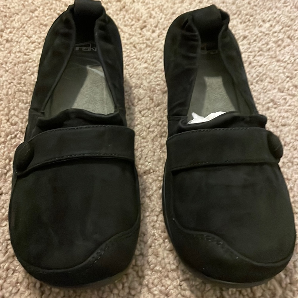 new Dansko Carol Kid Suede shoe Black womens size 5